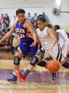 Highlands guard Kiara Pesina (1) tries to fend off Brackenridge's Skyler Reyna (31).