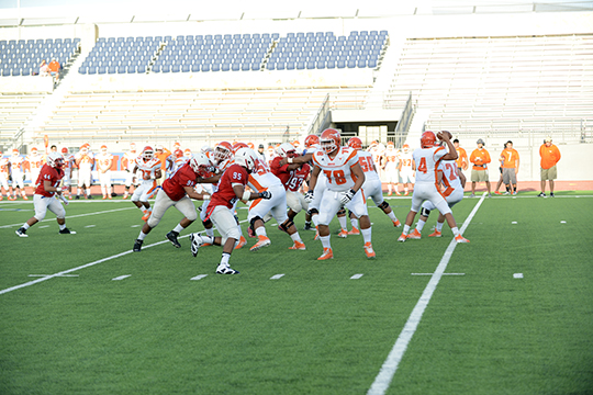 Jefferson's defense puts a pass run on against Laredo United.