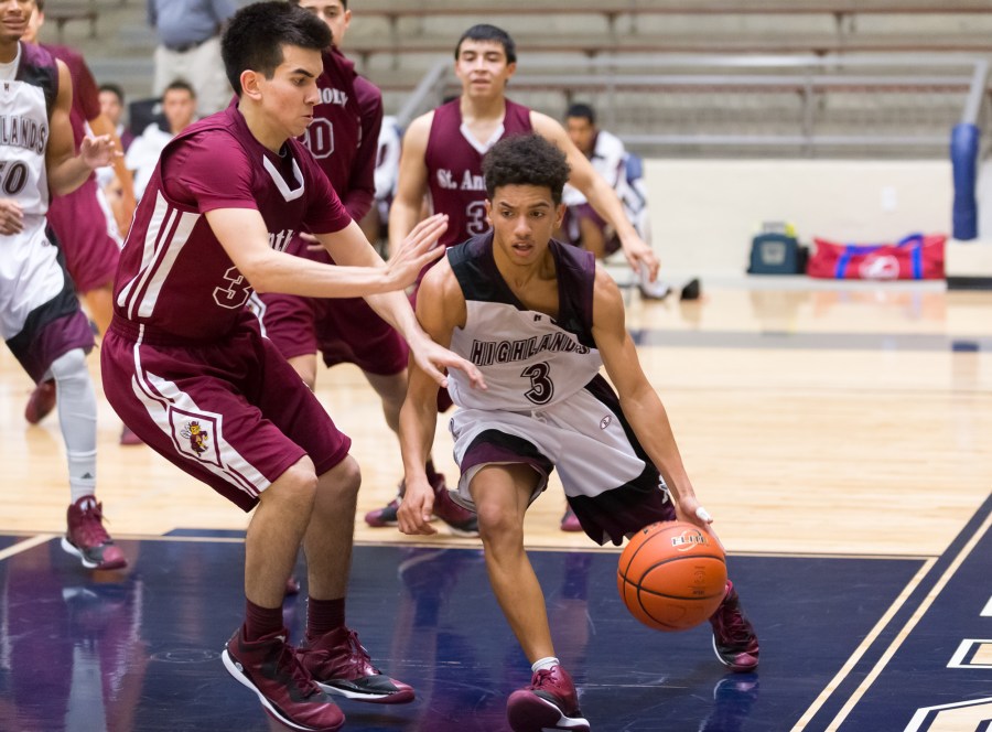 Owls point guard Jamaria Moody drives the baseline against a Yellowjackets defender.