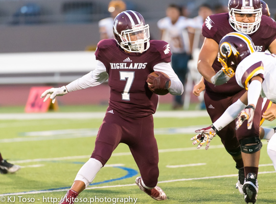 Highlands senior back Armando Ferguson (7) looks for daylight.